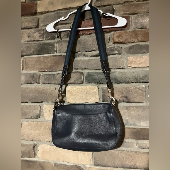 Elegant Coach Jes Messenger Crossbody Navy with Embossed Design - Picture 6 of 16